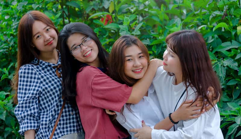 group-of-four-girl-friends_800