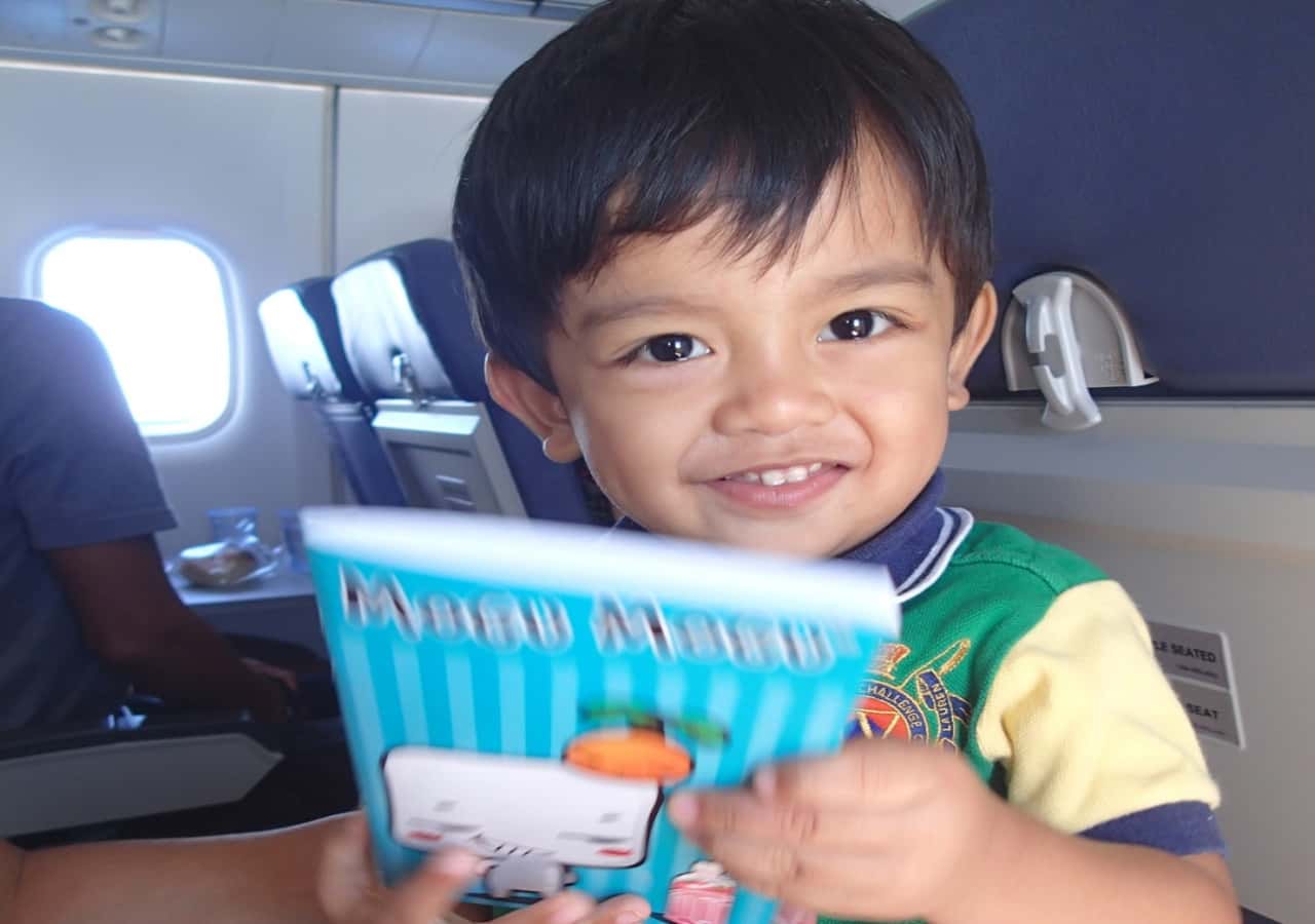 hand-person-play-boy-kid-male-941851-pxhere.com(1)