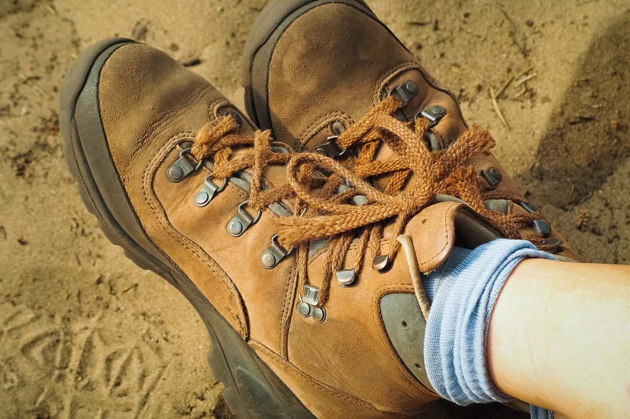 hiking-shoes-3565837_1280