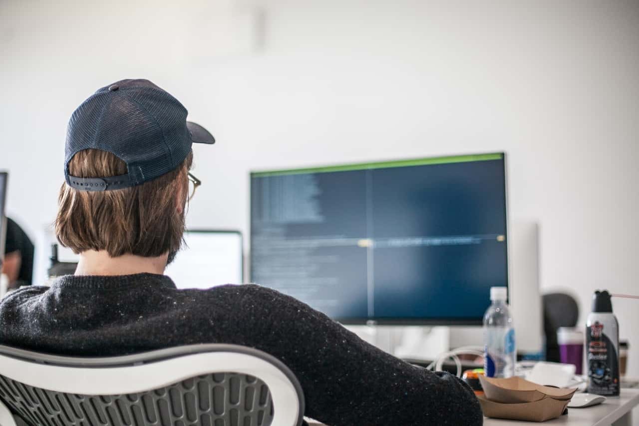 man-male-guy-color-blue-black-98248-pxhere.com