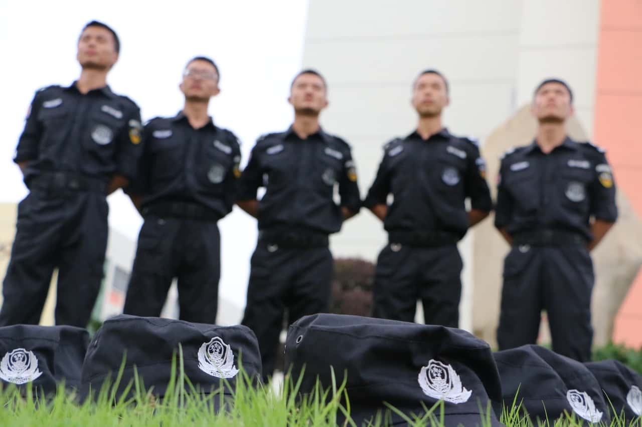 person-military-profession-team-police-official-1172554-pxhere.com