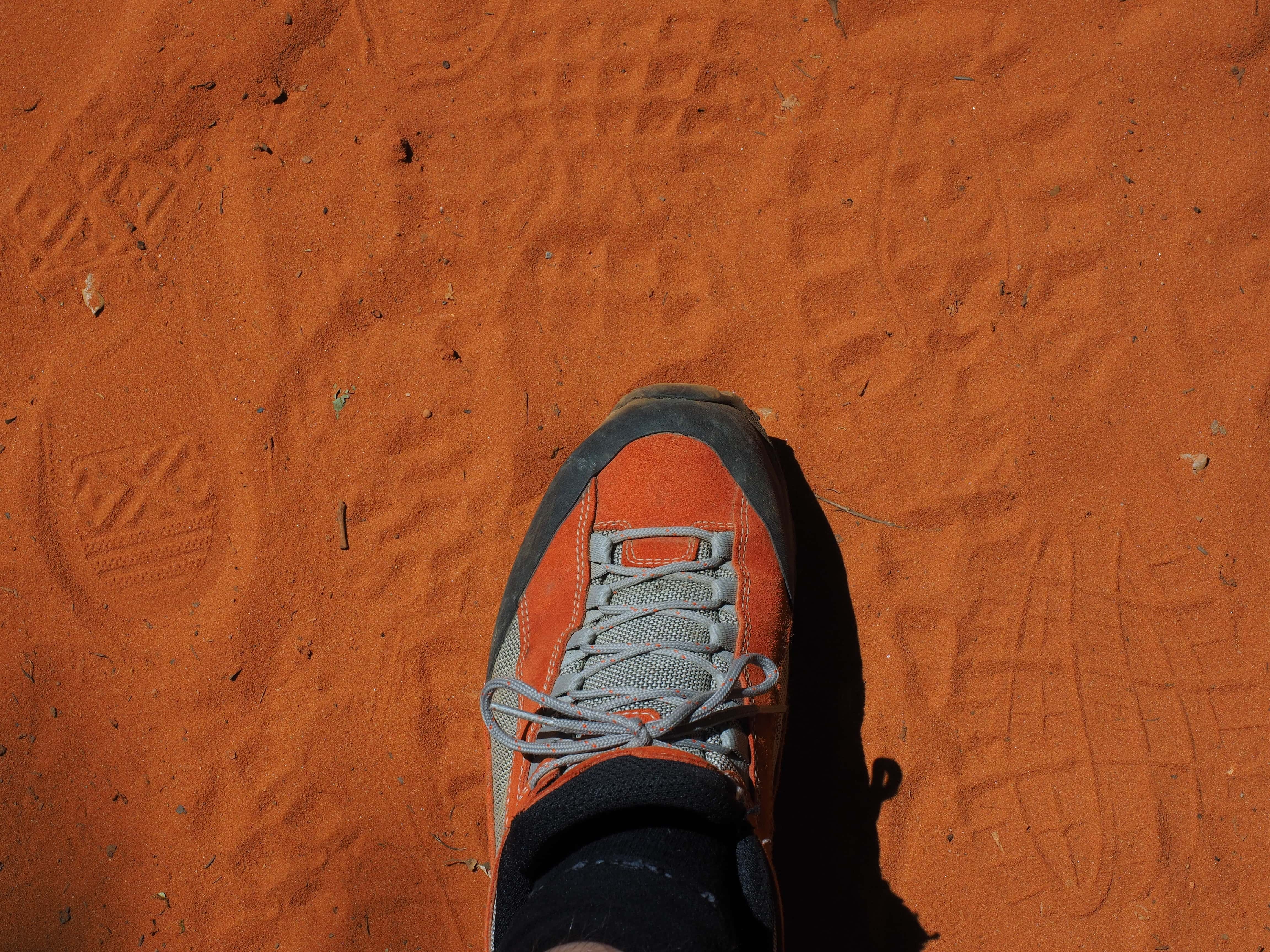 sand-shoe-footprint-wall-orange-red-549083-pxhere.com