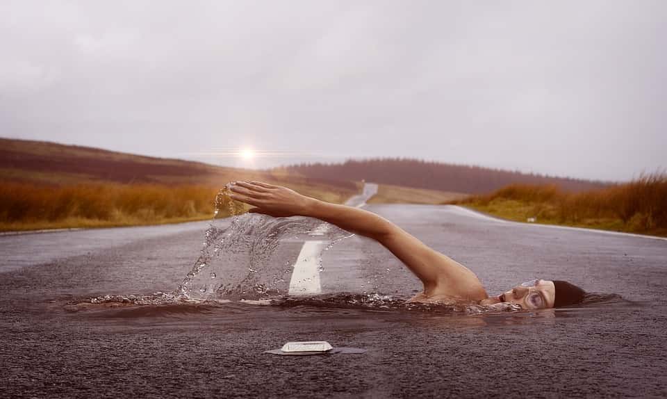 swimmer-1678307_960_720