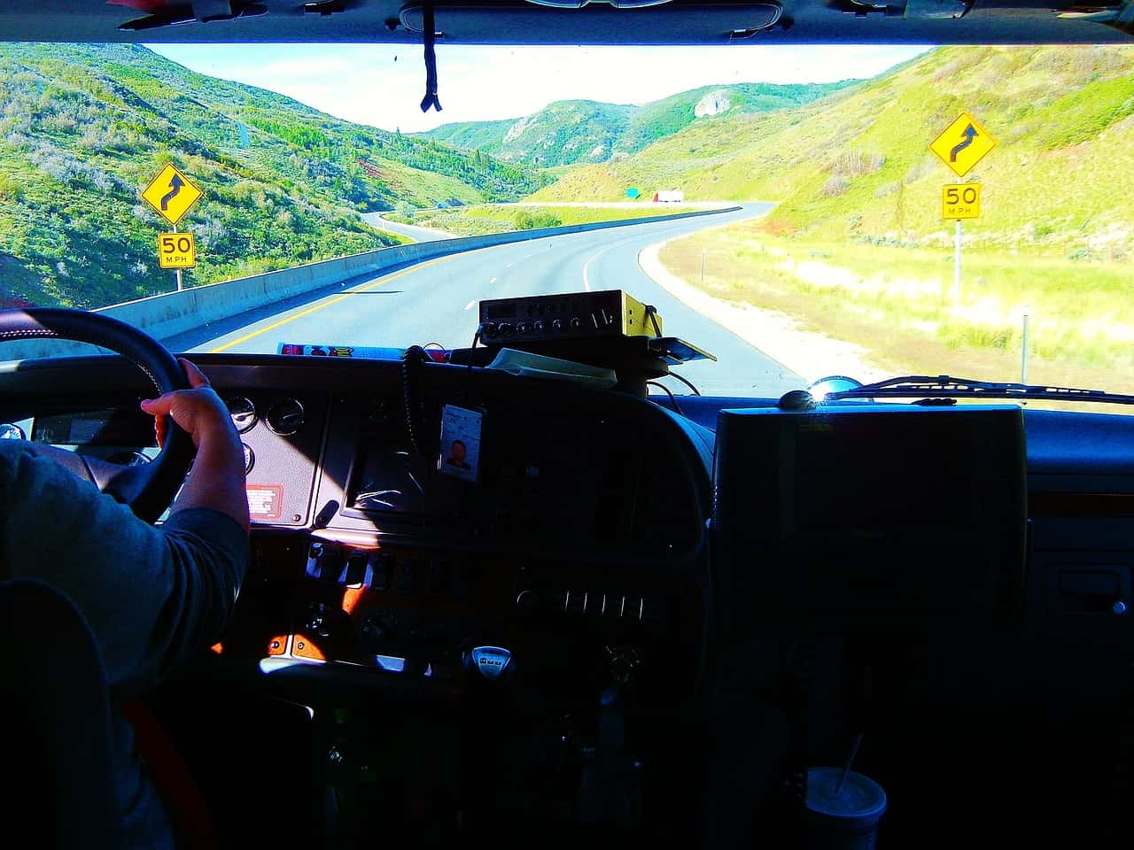 truck-driver-614191_1280
