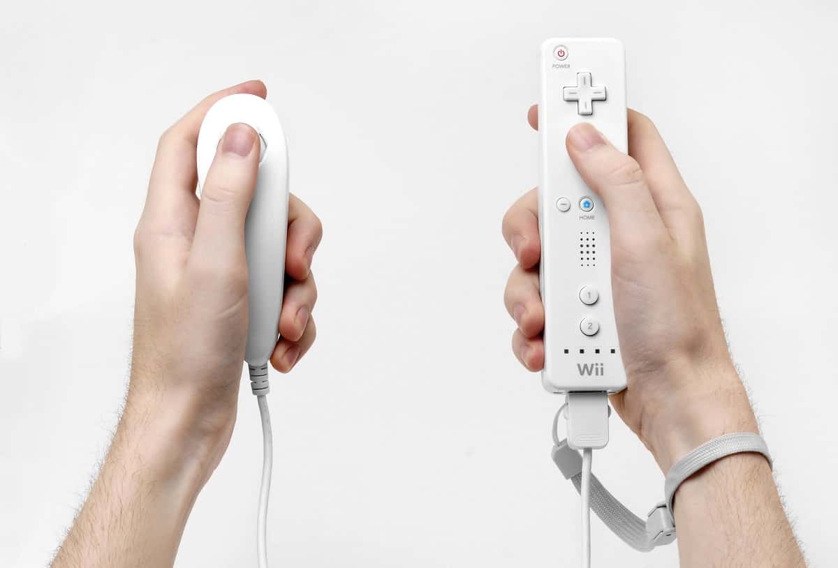 wiimote-in-hands-1557989734388.jpg