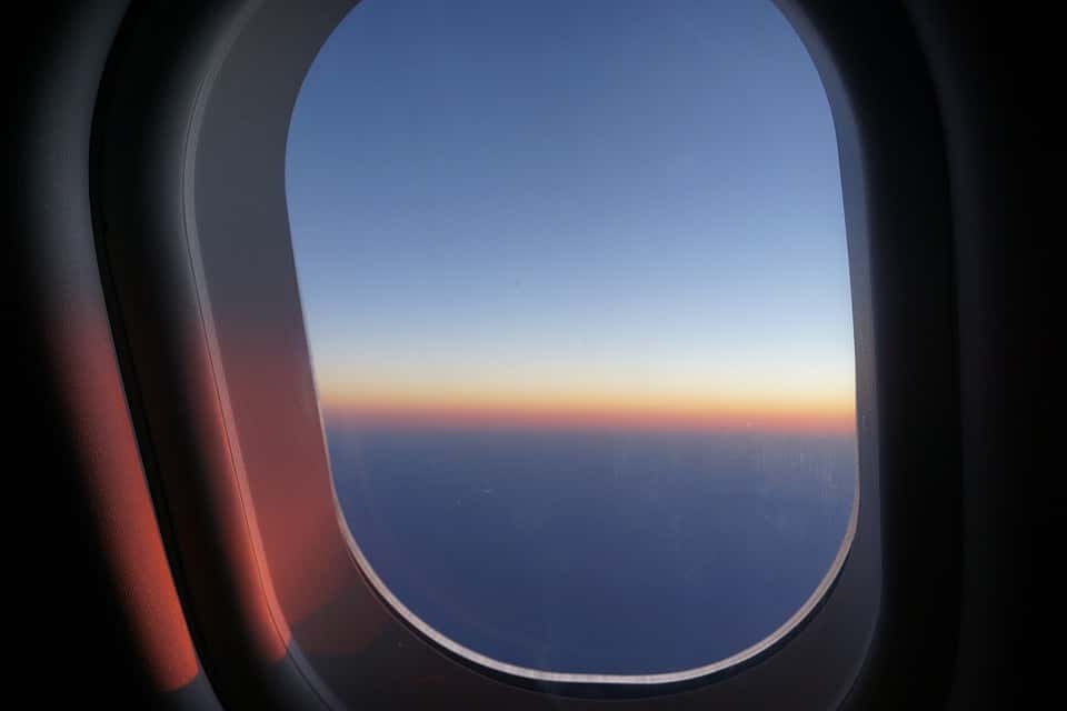 window-seat-2823723_960_720