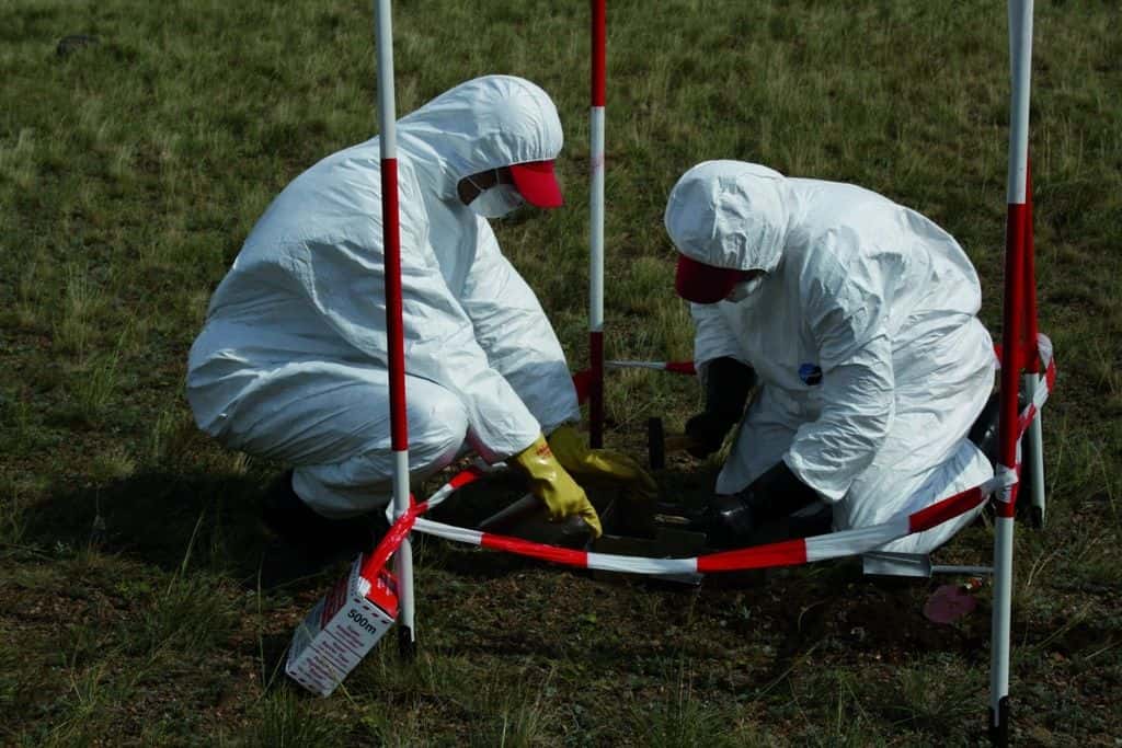 1024px-OSI_Specialists_Collect_Soil_Samples_-_Flickr_-_The_Official_CTBTO_Photostream