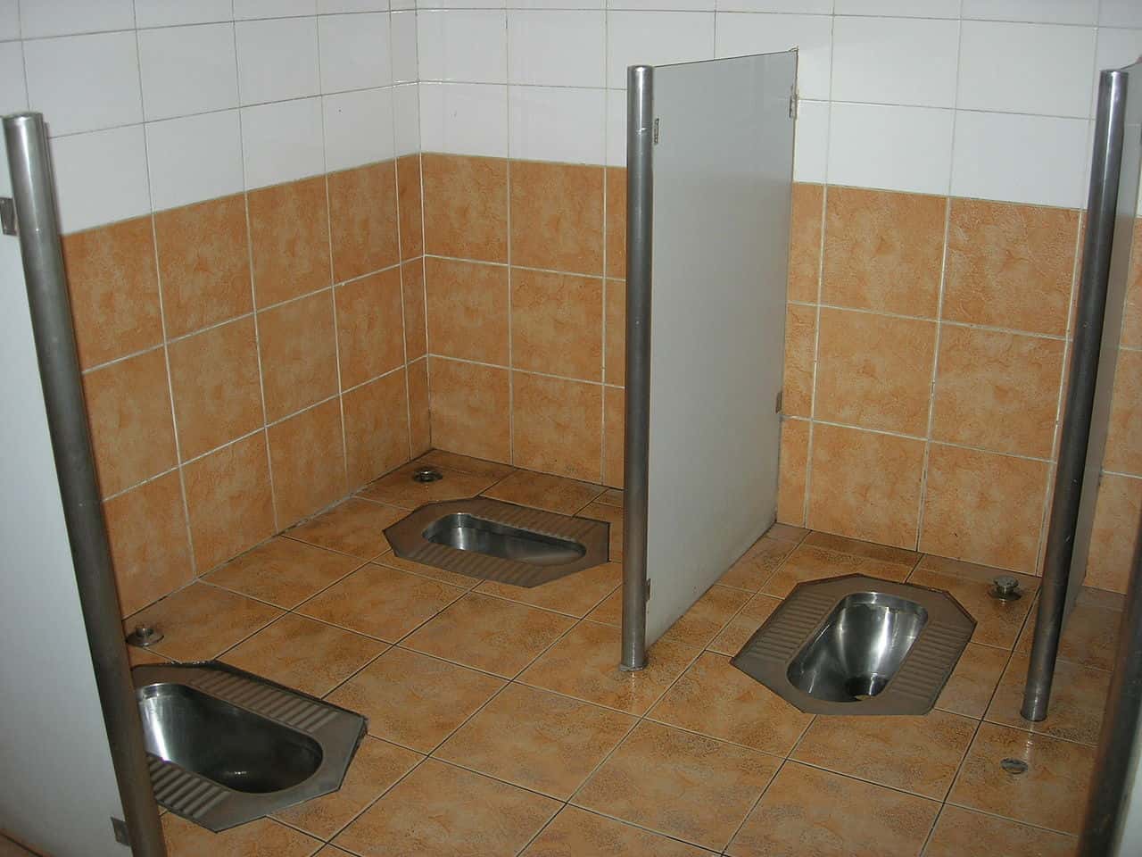 1280px-Öffentliches_WC_in_China