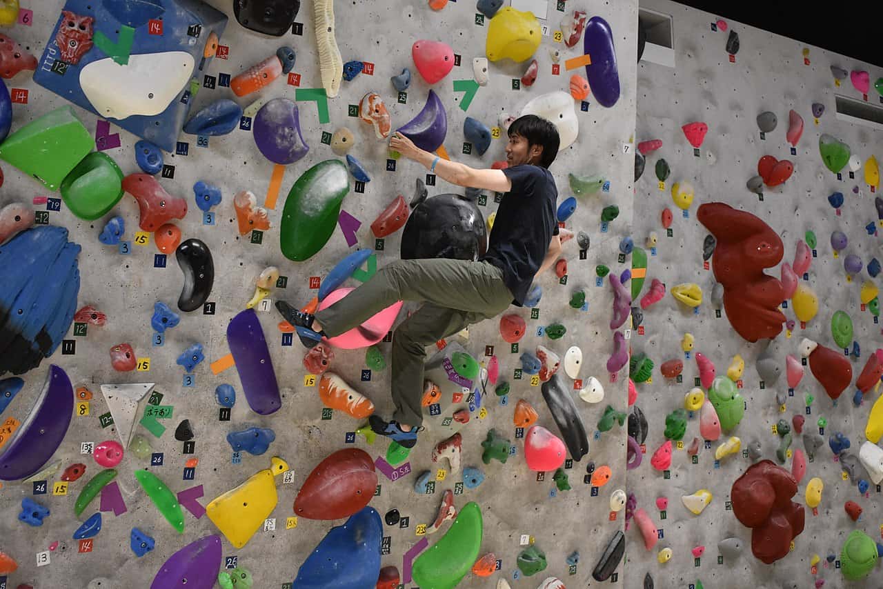 1280px-Bouldering_2019b