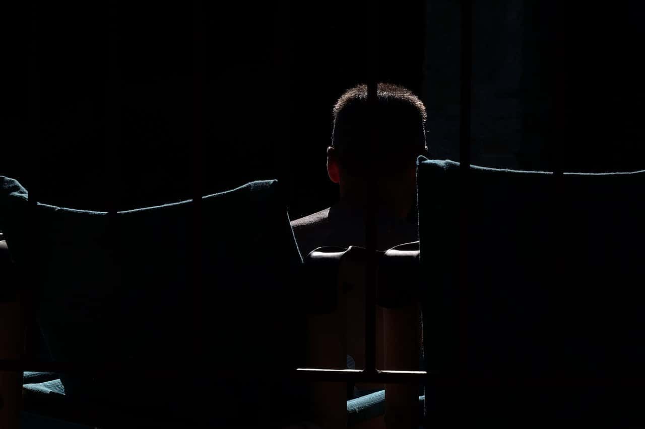 1280px-Darkness_behind_bars_(Unsplash)