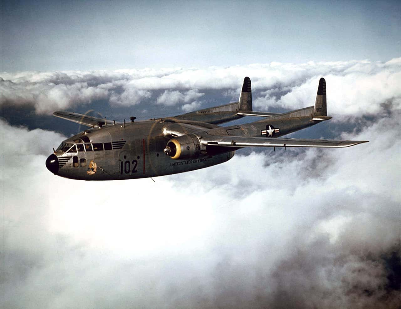 1280px-Fairchild_C-119B_of_the_314th_Troop_Carrier_Group_in_flight,_1952_(021001-O-9999G-016)