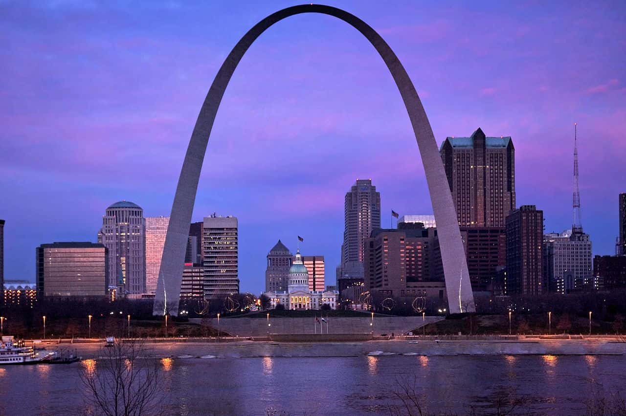 1280px-Gateway_Arch_&_St._Louis_MO_Riverfront_at_Dawn