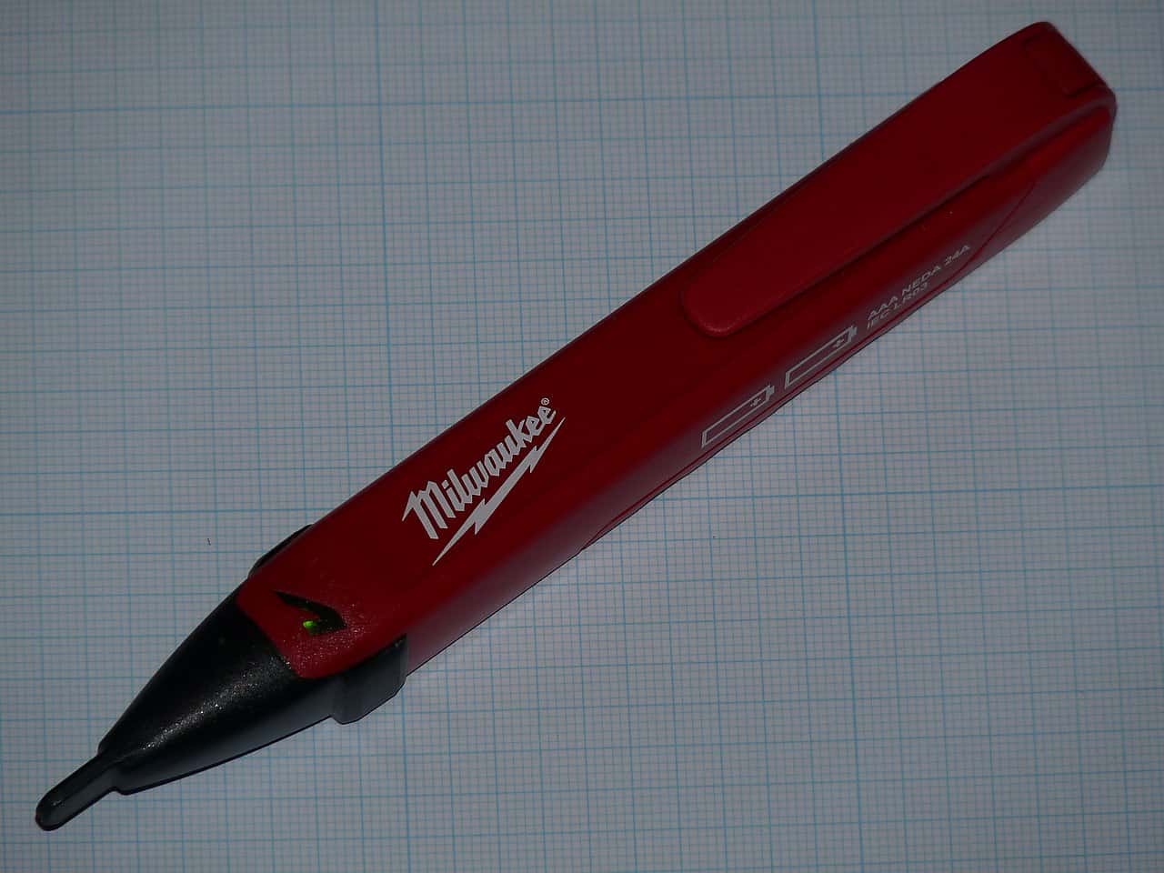 1280px-Milwaukee_2200-40