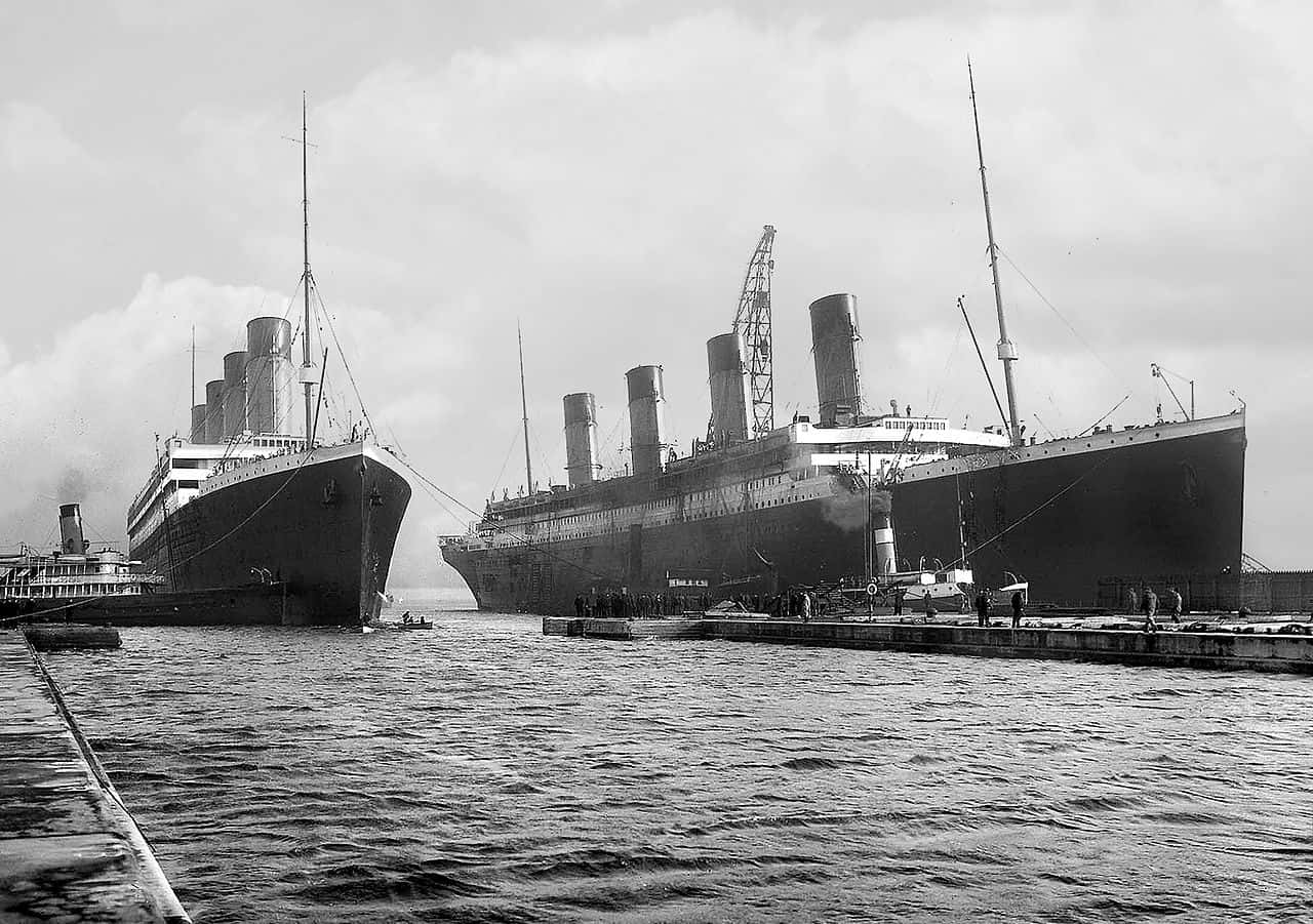 1280px-Olympic_and_Titanic_crop