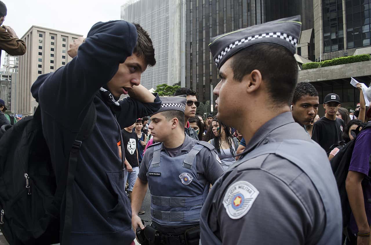 1280px-Police_officer_approaching_a_student,_São_Paulo,_2015