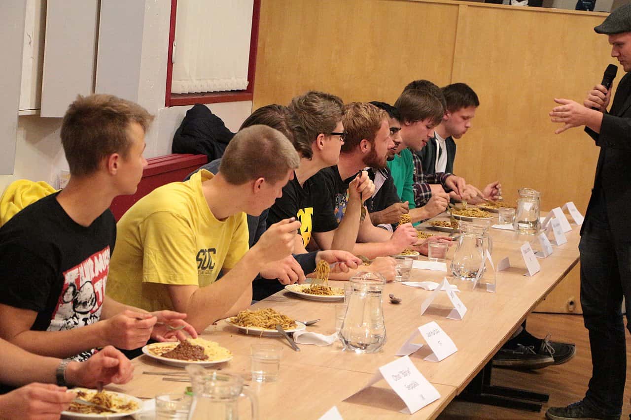 1280px-Täffä_-_Spaghetti_eating_contest_(10313993593)