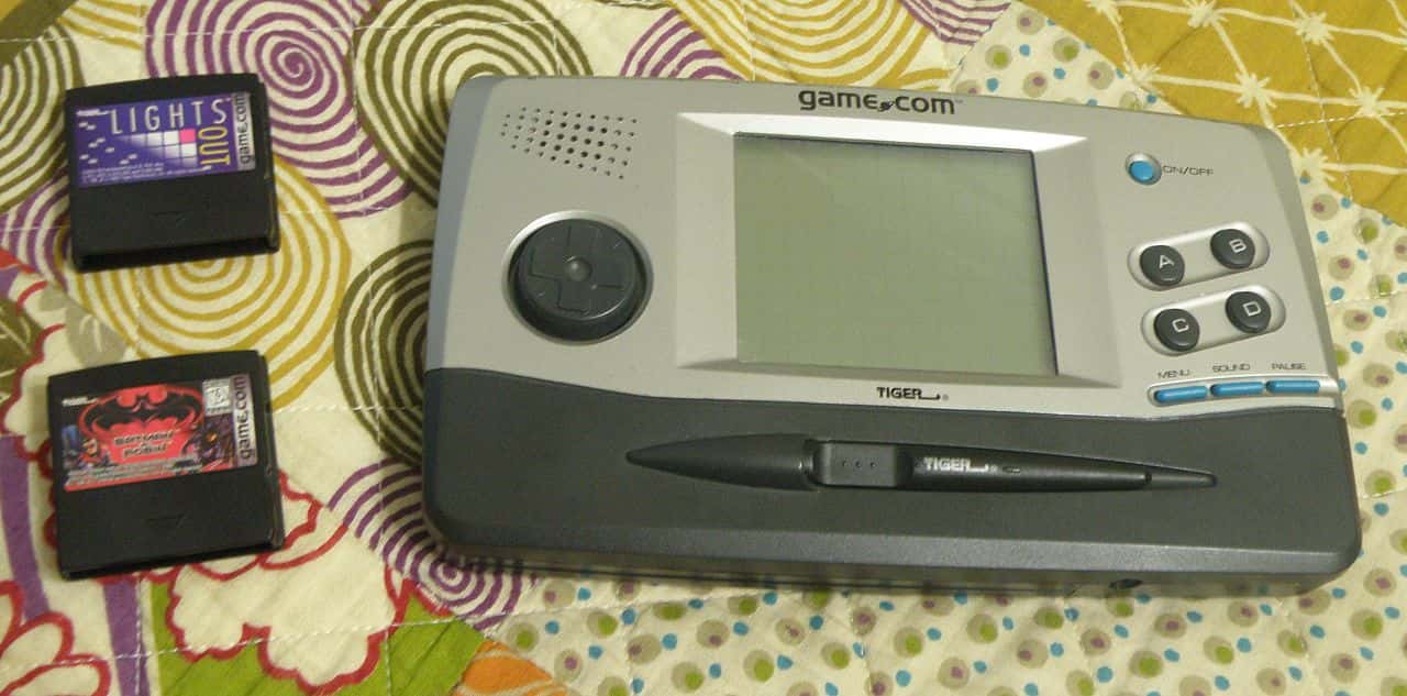 1280px-Tiger_Game.Com_with_cartridges