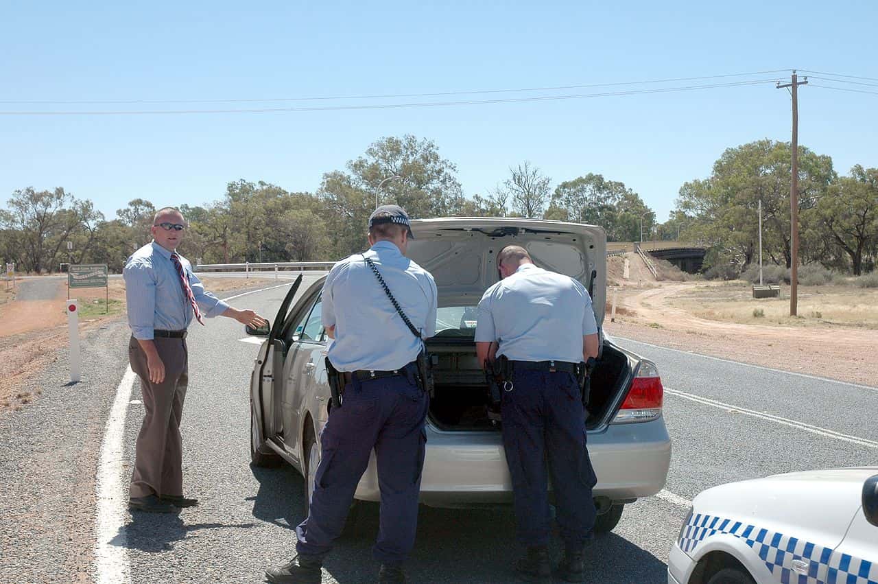 1280px-Vehicle_drug_search_australia