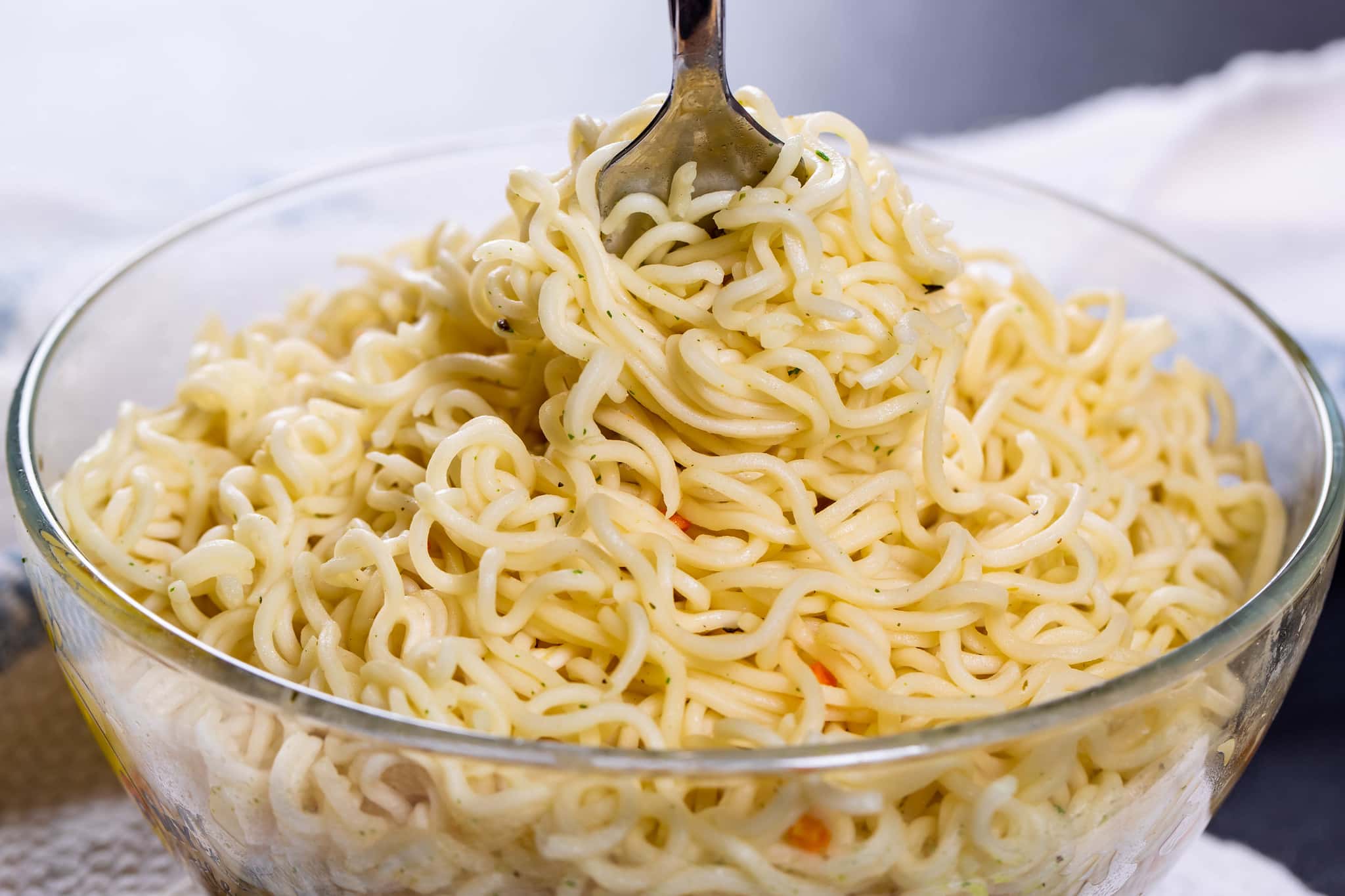 Instant noodles in the bowl