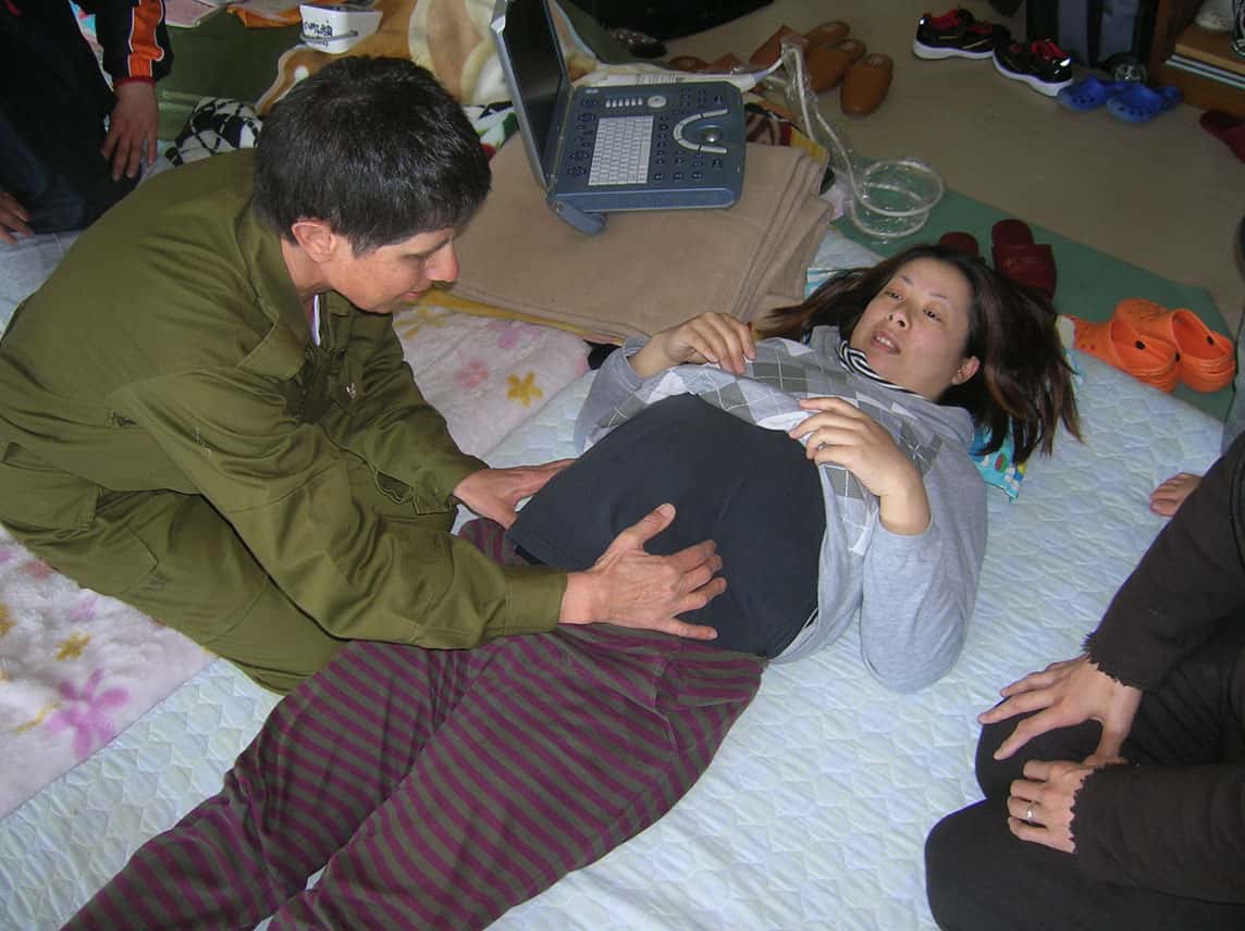 Flickr_-_Israel_Defense_Forces_-_Doctors_Examining_Pregnant_Woman