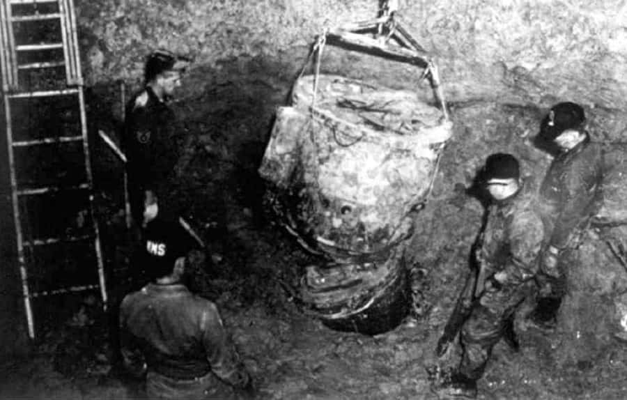 Goldsboro-B-52_buried_bomb