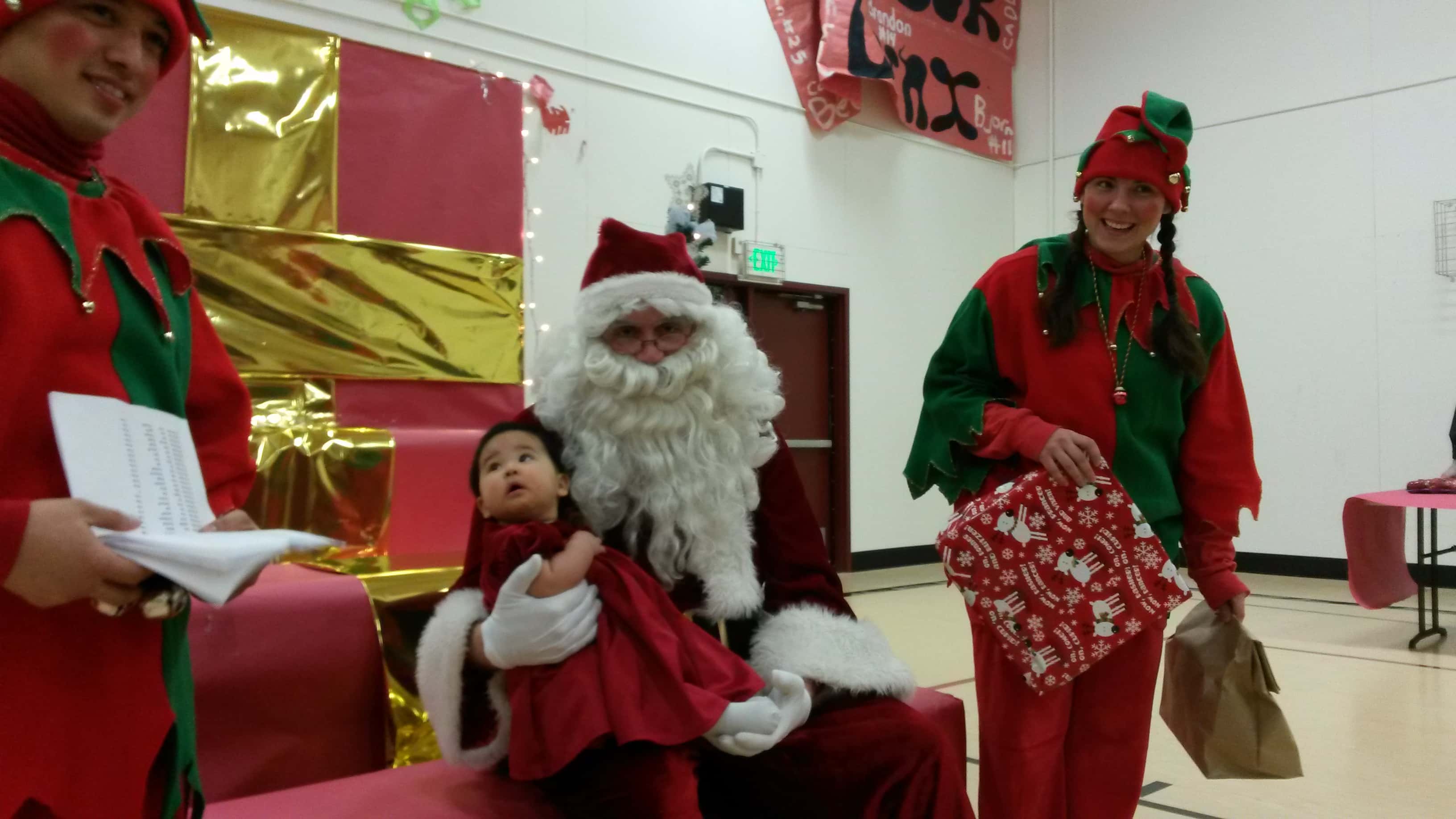Santa-and-his-elves