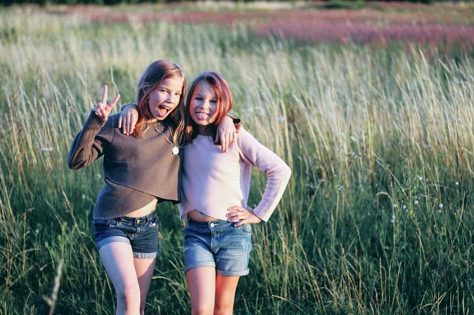 Teenager Girls Friendship Friends Meadow Grass