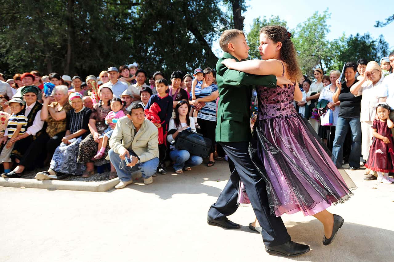 The_School_Dance_DVIDS203646