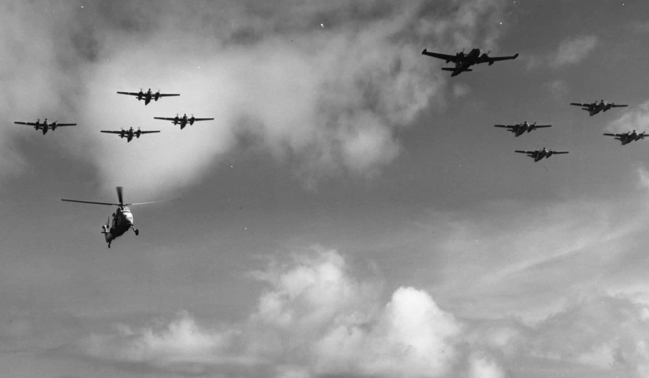 USS_Valley_Forge_(CVS-45)_underway_with_Task_Group_Alfa,_in_1959_(USN_1043094)(1)