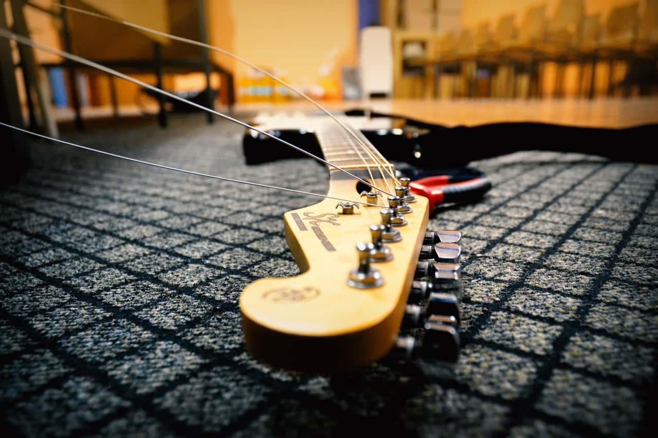 carpet-changing-electric-guitar-687799