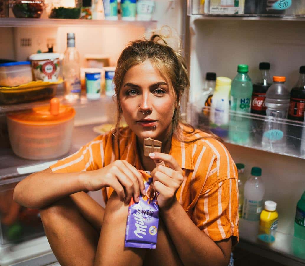 chocolate-eating-person-portrait-refrigerator-wear-1569229-pxhere.com