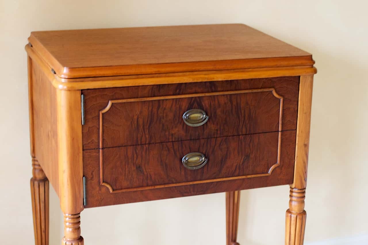 desk-table-furniture-chest-nightstand-drawer-510766-pxhere.com