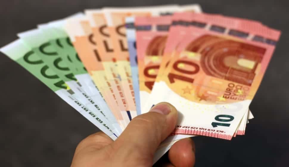 euro-hand-bank-note-banknote-money-wallpaper-preview