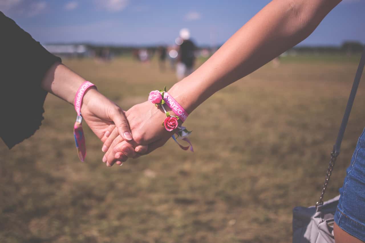 hand-people-adventure-partner-friendship-holding-hands-963718-pxhere.com