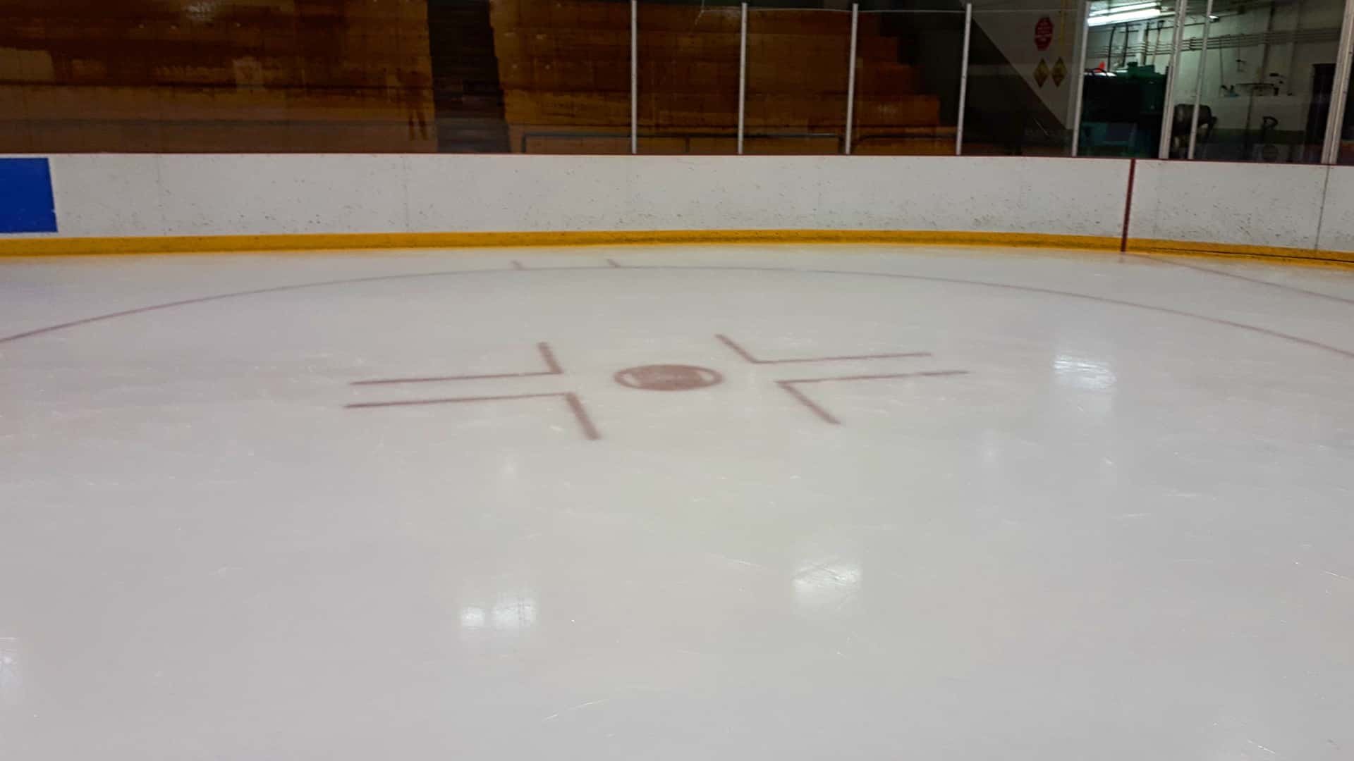 hockey-rink-1551192073Rm1