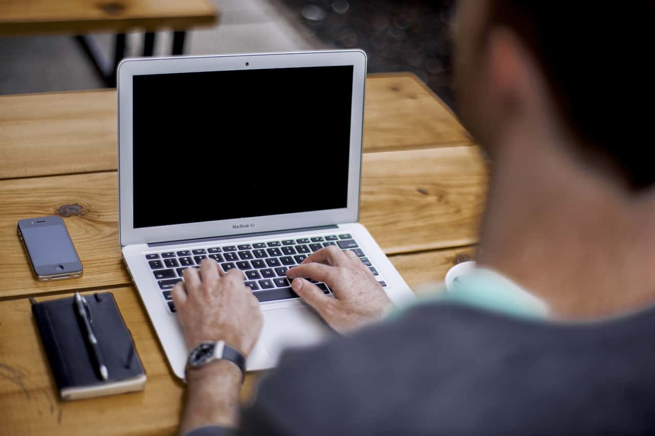 iphone-computer-writing-work-hand-screen-958411-pxhere.com
