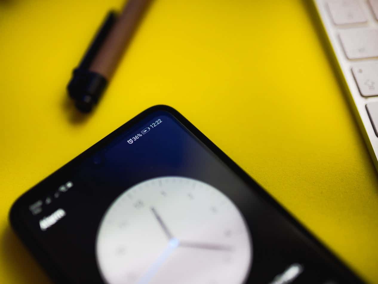 photo-1557139129-b124bffe6f56