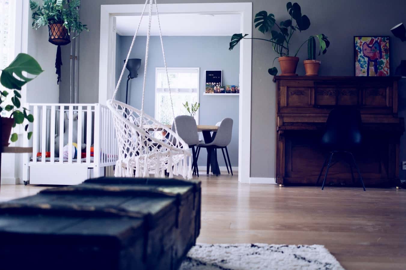 photo-1558118385-34a216752d40