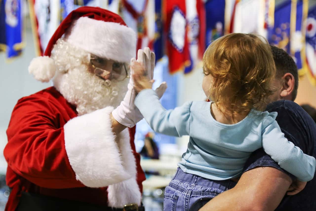 suit-people-girl-red-child-christmas-768627-pxhere.com