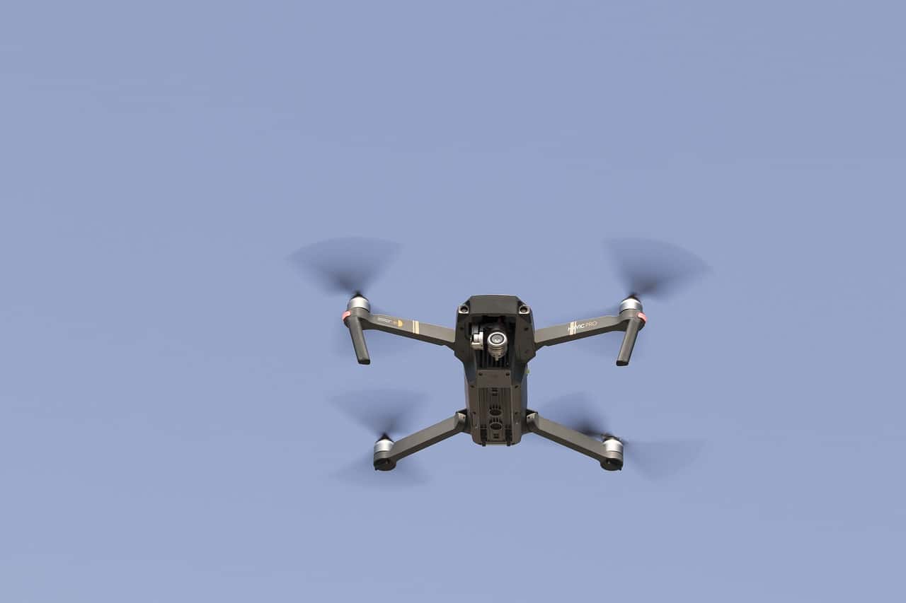 the-drones-4099837_1280