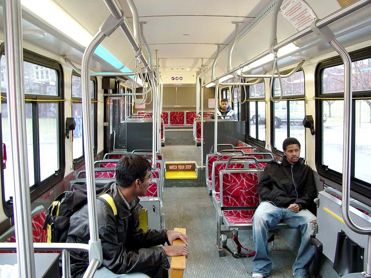 1280px-Blacksburg_Transit_New_Flyer_low_floor_bus_interior