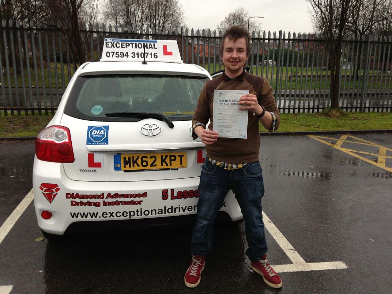 1280px-Exceptional_driving_school_Bolton_passes_Ste