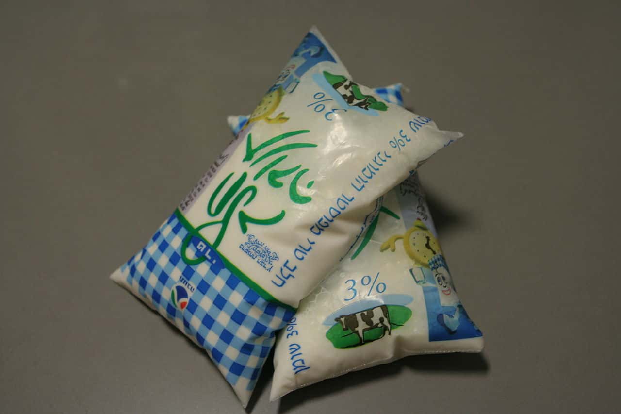 1280px-Israeli_Milk_Bag