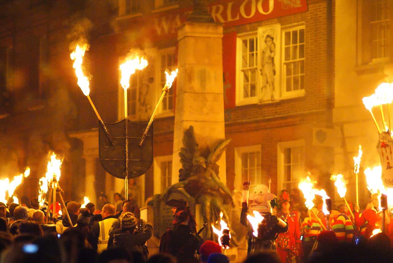 1280px-Lewes_Guy_Fawkes_Night_Celebrations_(6)_-_geograph.org.uk_-_1570225