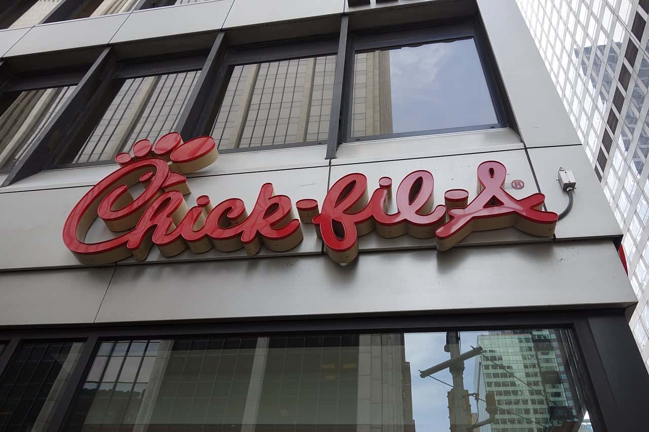 1280px-W_46th_St_6th_Av_14_-_Chick-fil-A