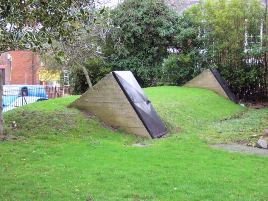 Air_Raid_Shelter_-_geograph.org.uk_-_657543