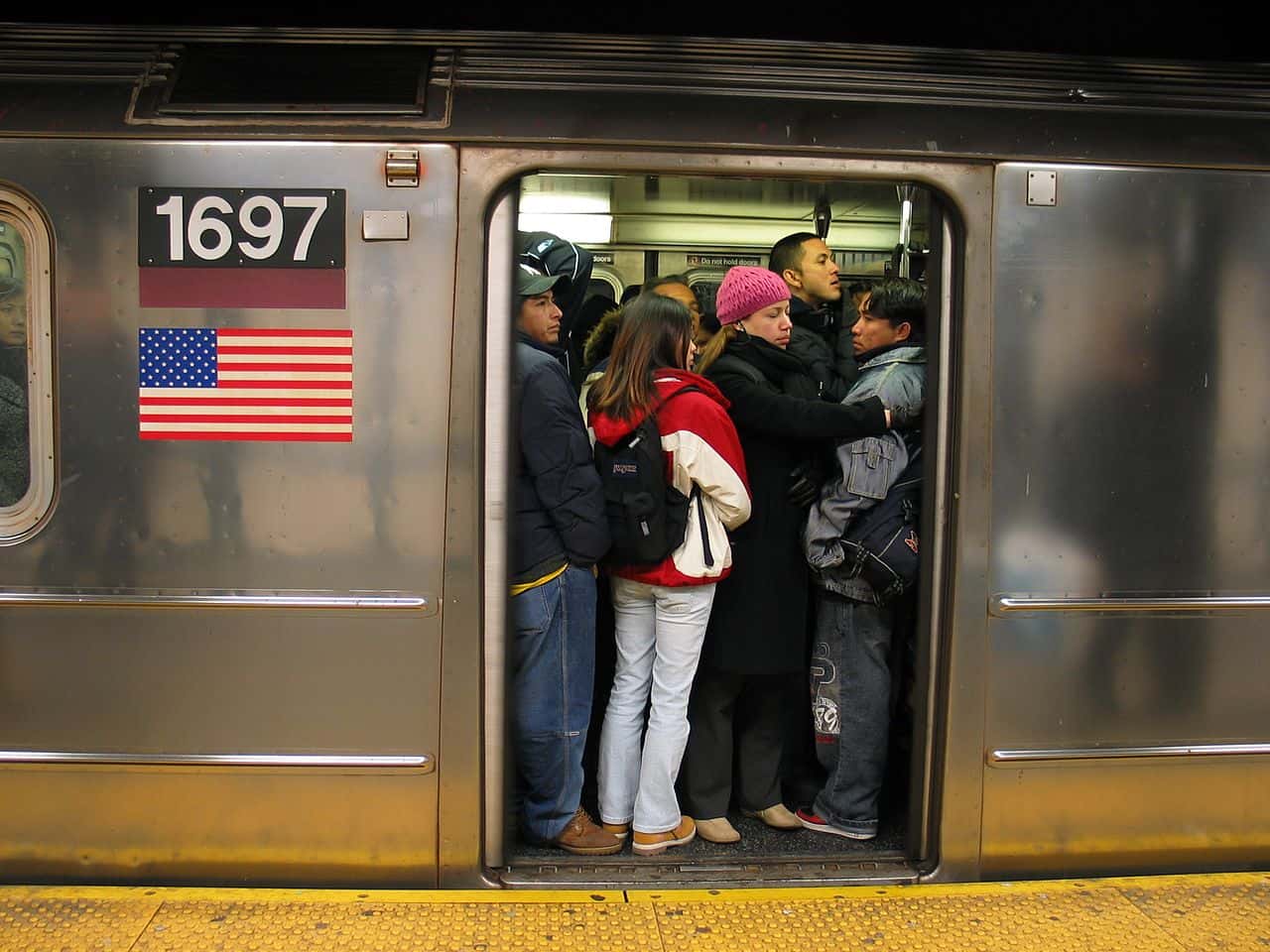 NYCSub_7_car_exterior