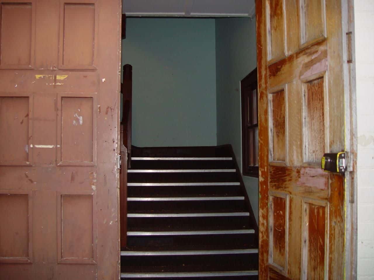Open_door_and_stairwell