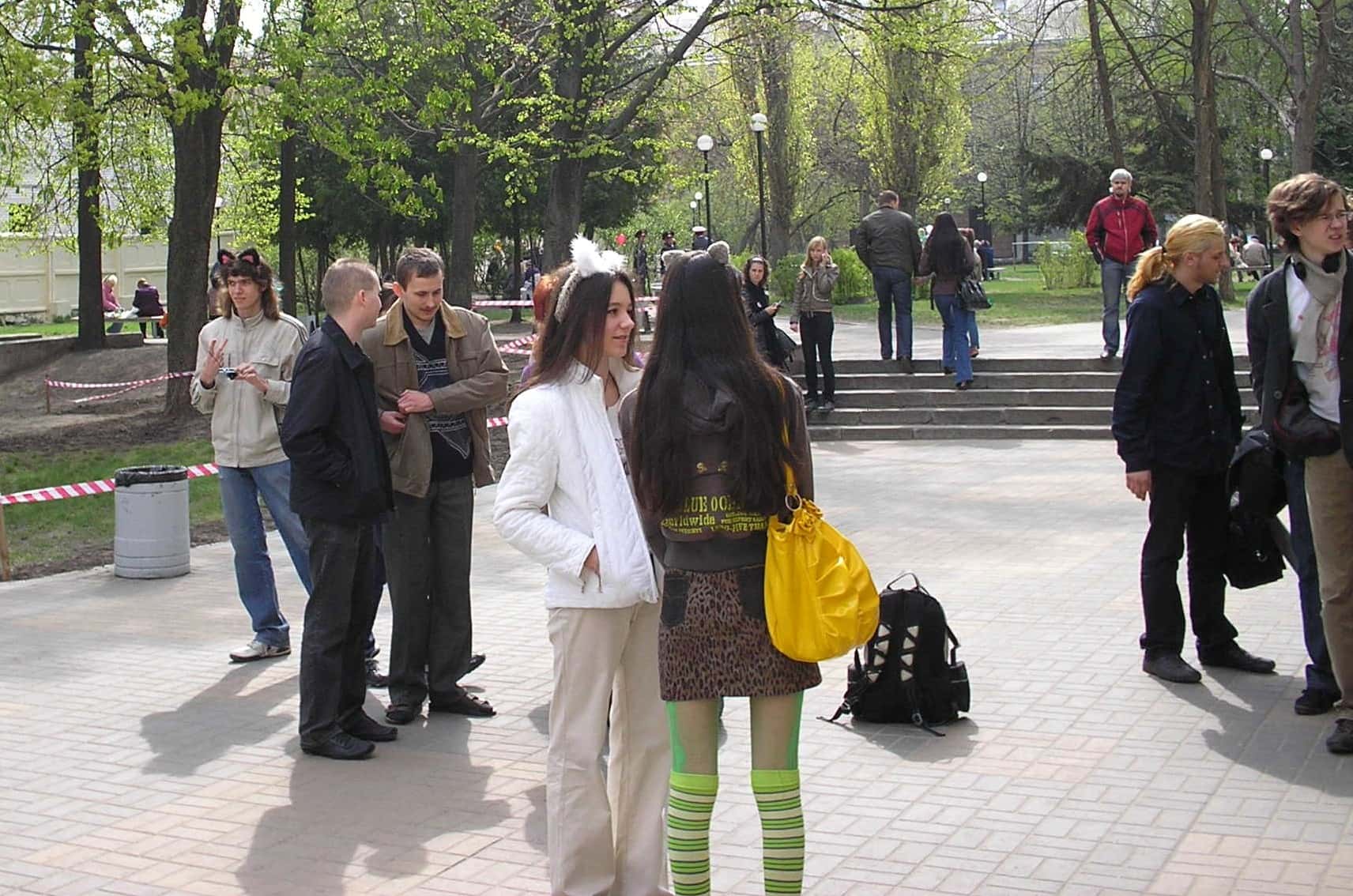 People_wearing_cat_ears_at_the_2009_anime_festival_in_Voronezh