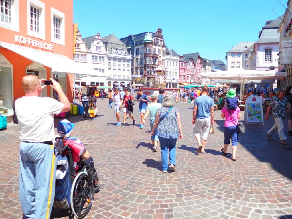 Tourists_in_Trier,_Germany